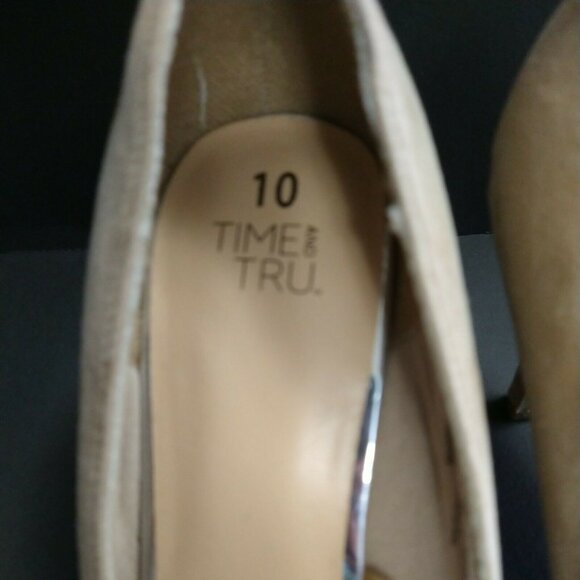 Time And Tru Heels Slip On Pumps Women Size 10 Tan Sand Pointed Toe NEW FLAW - Picture 4 of 12